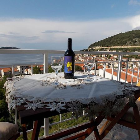 Apartment Pecarevic - A Holiday With A Stunning View Vis Pokoj fotografie
