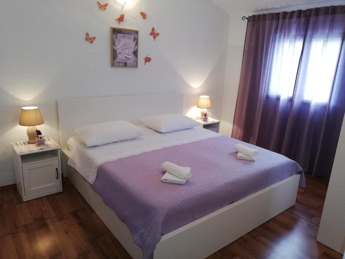 Apartment Pecarevic - A Holiday With A Stunning View Vis Exteriér fotografie