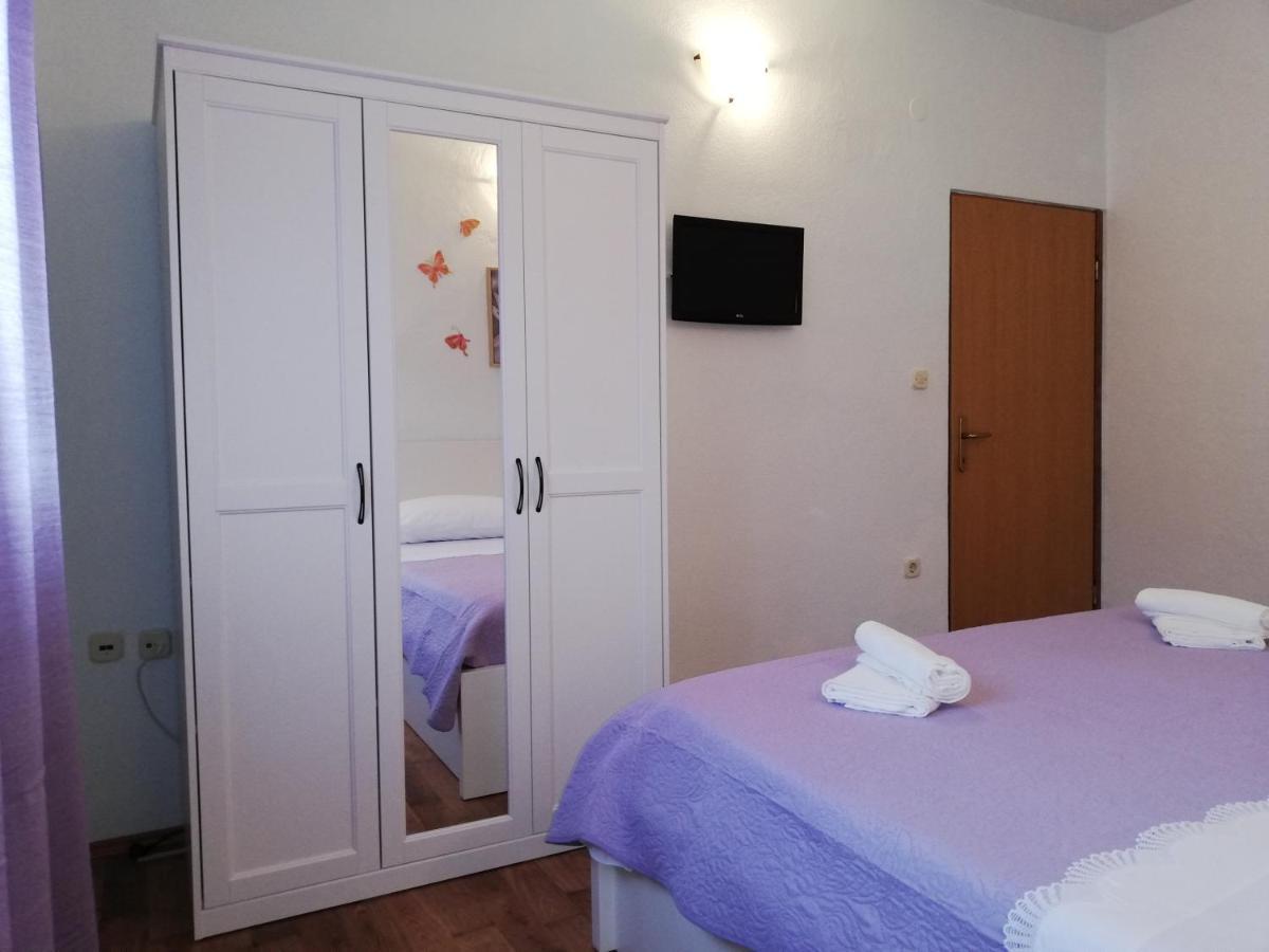 Apartment Pecarevic - A Holiday With A Stunning View Vis Exteriér fotografie