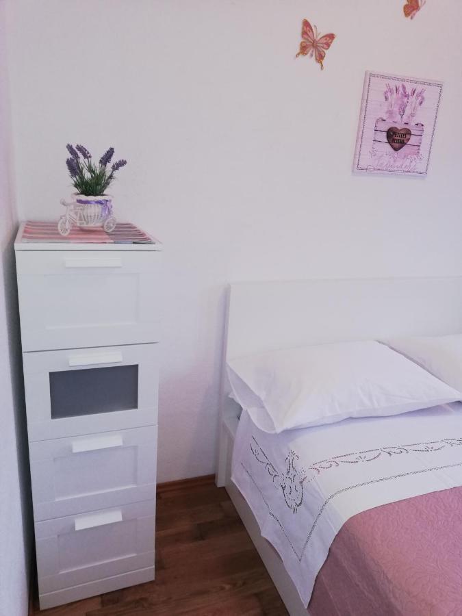 Apartment Pecarevic - A Holiday With A Stunning View Vis Exteriér fotografie