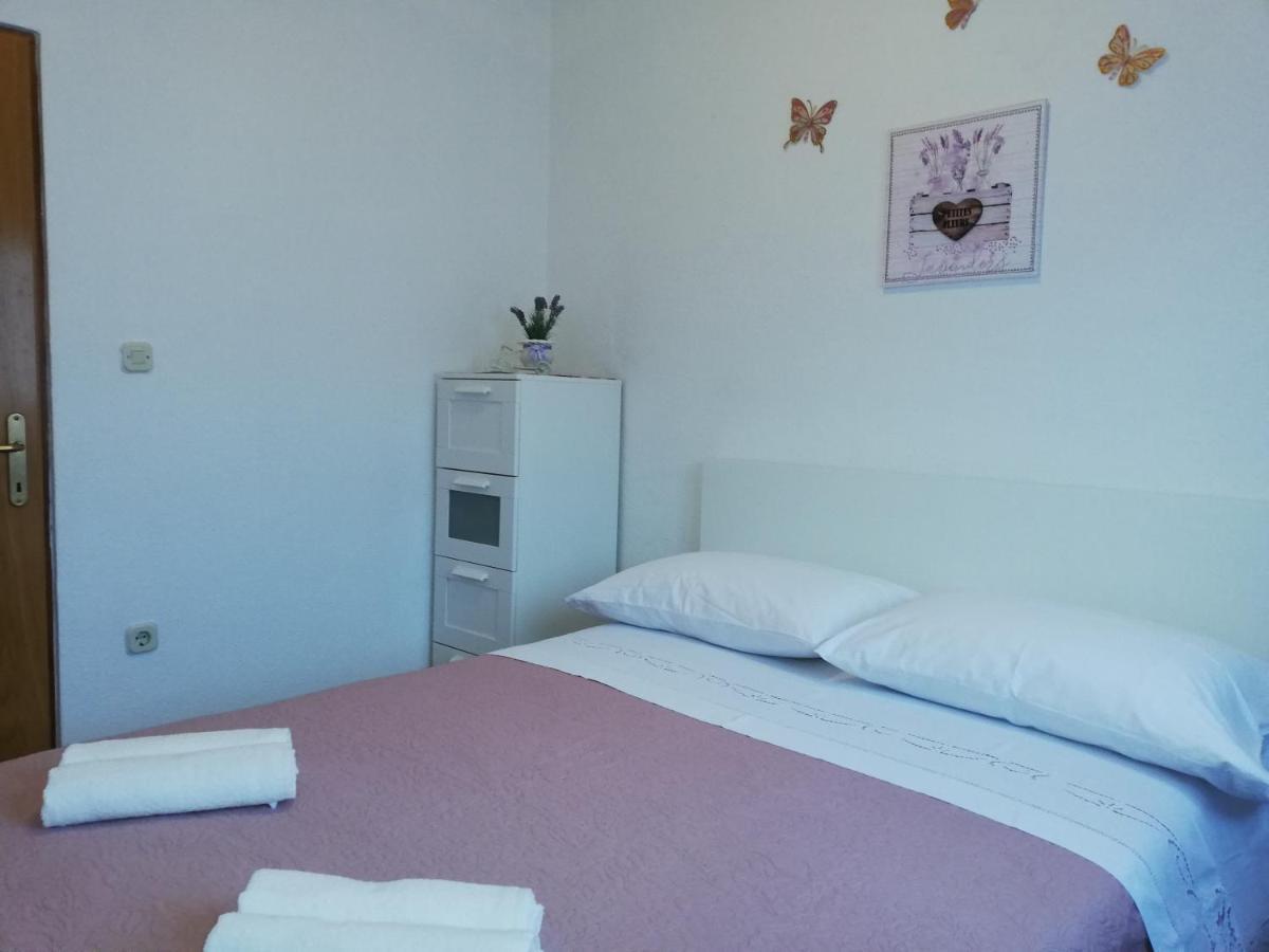 Apartment Pecarevic - A Holiday With A Stunning View Vis Exteriér fotografie