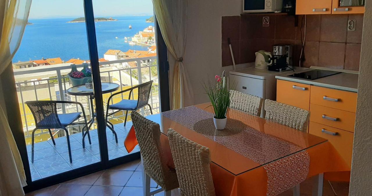 Apartment Pecarevic - A Holiday With A Stunning View Vis Exteriér fotografie