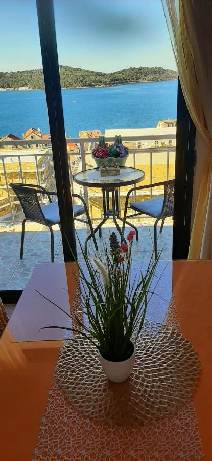 Apartment Pecarevic - A Holiday With A Stunning View Vis Exteriér fotografie