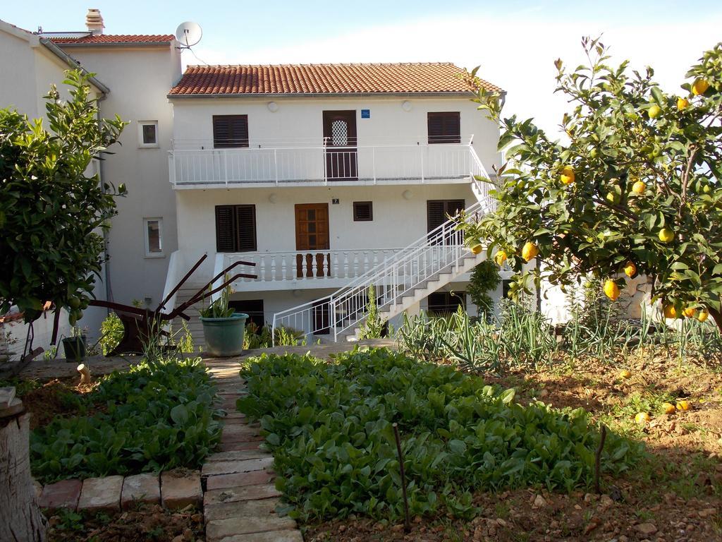 Apartment Pecarevic - A Holiday With A Stunning View Vis Exteriér fotografie