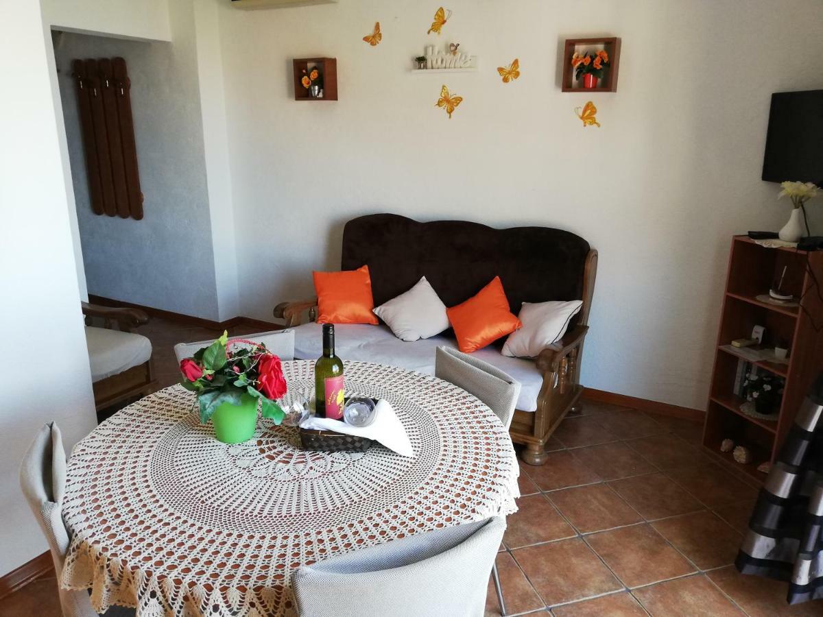 Apartment Pecarevic - A Holiday With A Stunning View Vis Exteriér fotografie