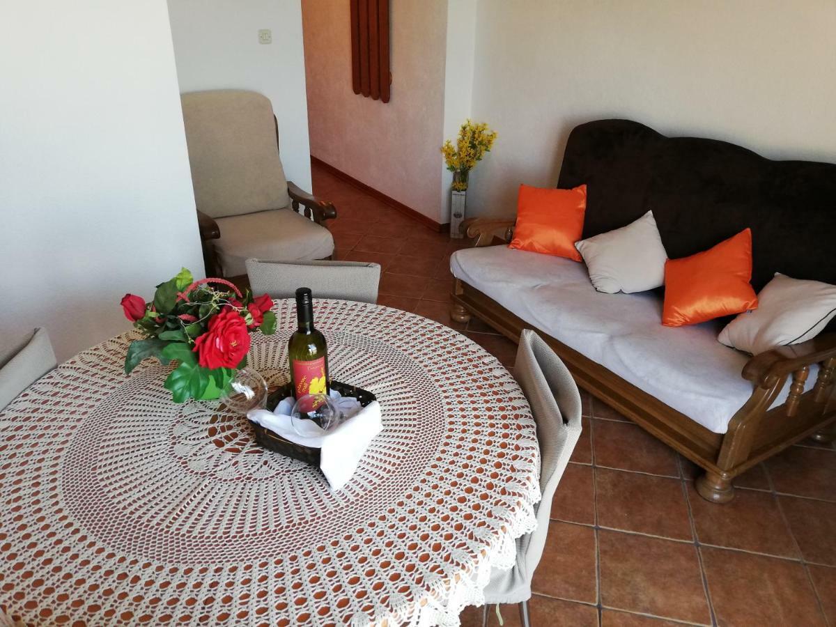 Apartment Pecarevic - A Holiday With A Stunning View Vis Exteriér fotografie
