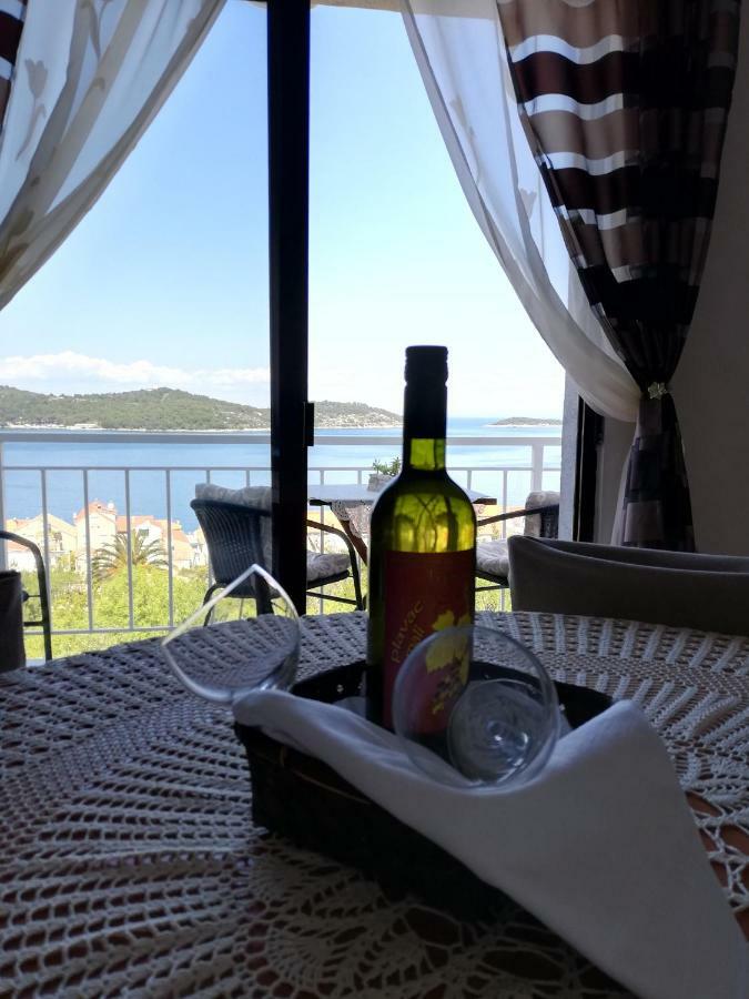 Apartment Pecarevic - A Holiday With A Stunning View Vis Exteriér fotografie